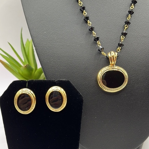 1928 Black and Gold Beaded Pendant Necklace Matching Earrings Set - Picture 7 of 10